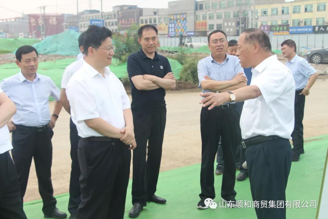 臨沂市委副書記、市長(zhǎng)孟慶斌一行到臨沂商貿(mào)服務(wù)型國(guó)家物流樞紐山東順和國(guó)際智慧物流園項(xiàng)目現(xiàn)場(chǎng)調(diào)研督導(dǎo)