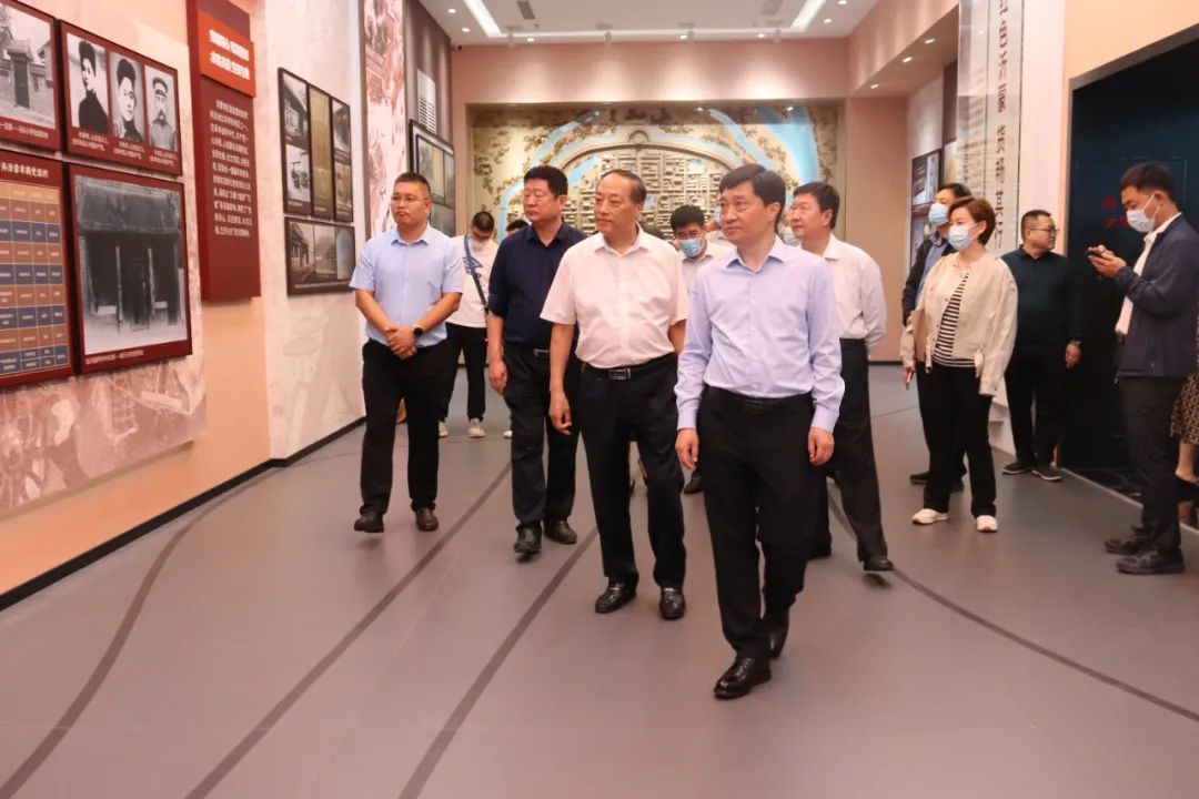 市人大常委會(huì)主任、黨組書記崔鳳友一行蒞臨順和集團(tuán)參觀指導(dǎo)