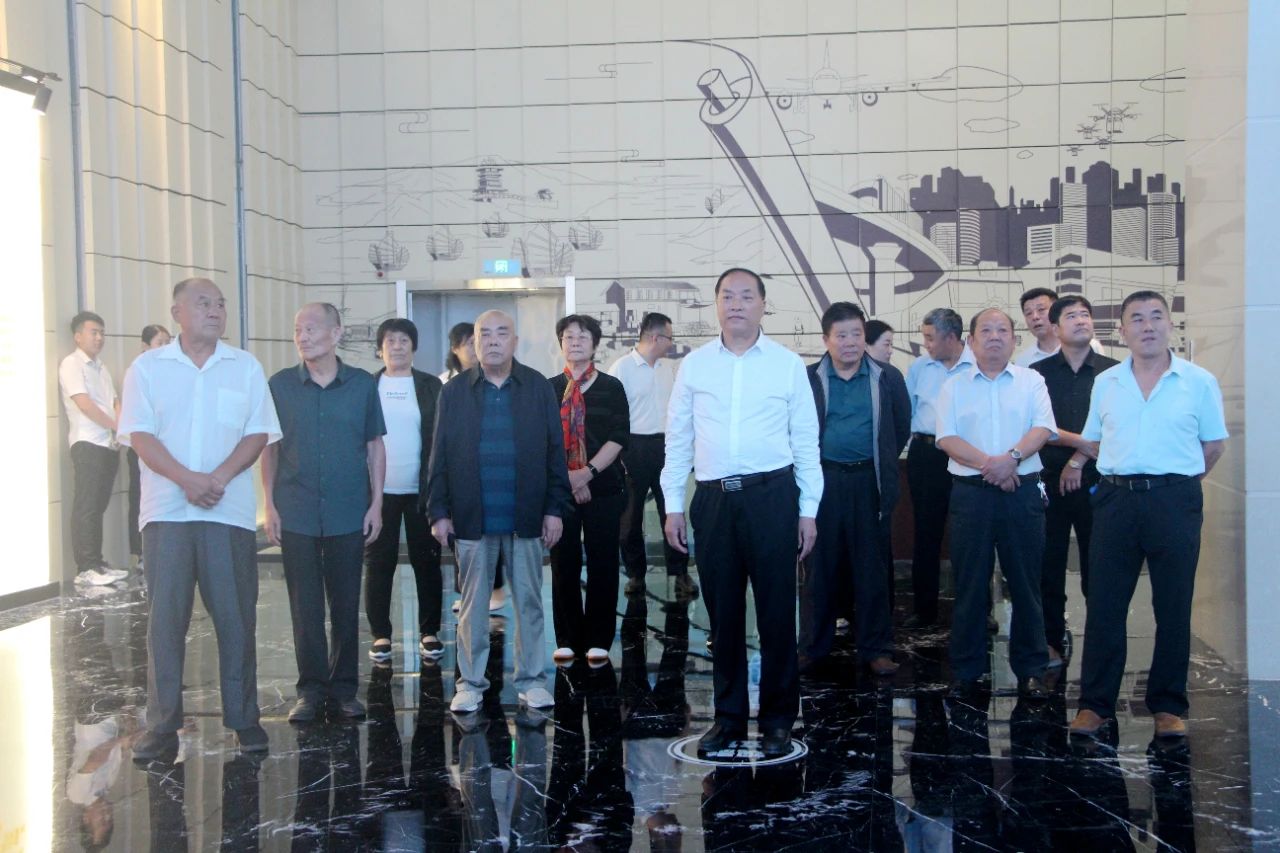 喜迎雙節(jié) 家國共團圓——順和集團開展迎雙節(jié)慰問社區(qū)老黨員、老干部代表活動