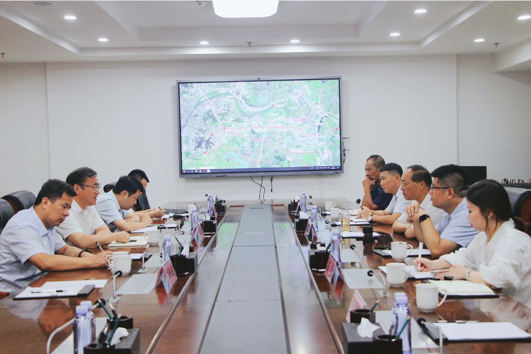 黃岡市委常委、市委秘書長余友斌一行蒞臨順和集團參觀考察